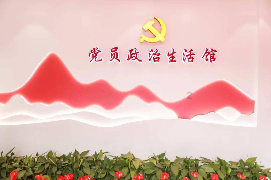 热巴这是偷穿了杨幂的高跟鞋？穿高跟鞋上楼梯，却意外显腿长1米1